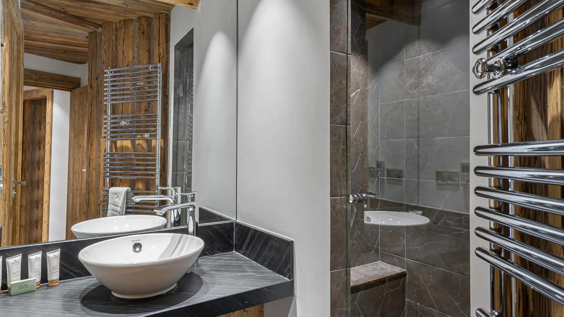 דירה Appartement D'Exception A Val-D'Isere Avec Sauna, Parking Et Wifi - Fr-1-567-54 צרפת